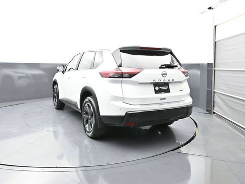 Used 2026 Nissan Rogue SV AWD/4WD image 2