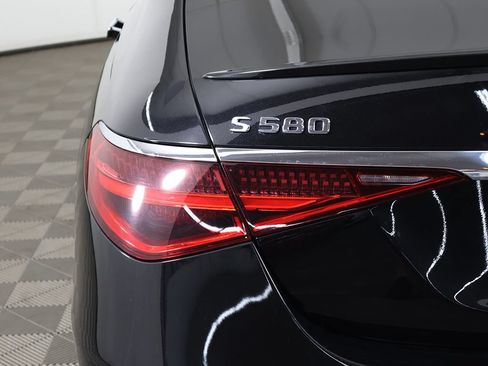 Used 2021 Mercedes-Benz S 580 4MATIC Sedan w/ AMG Line image 18