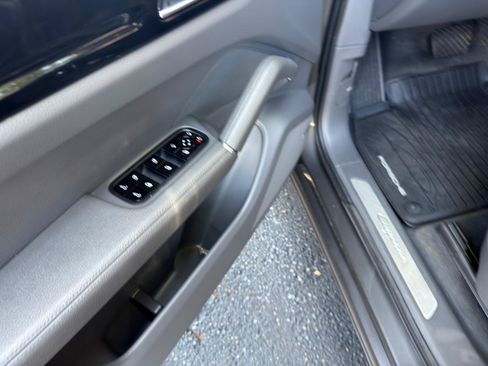 Used 2019 Porsche Cayenne AWD/4WD image 18