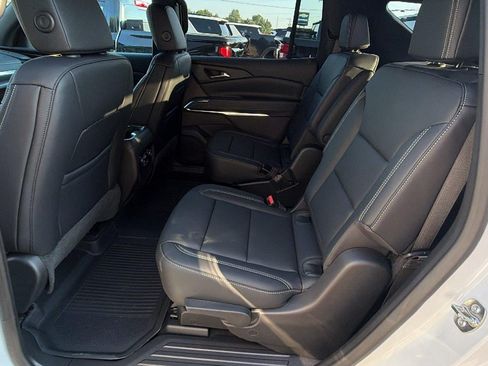 New 2027 Chevrolet Traverse LT w/ Midnight/Sport Edition FWD image 19