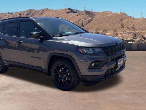 Used 2022 Jeep Compass Latitude FWD image 15