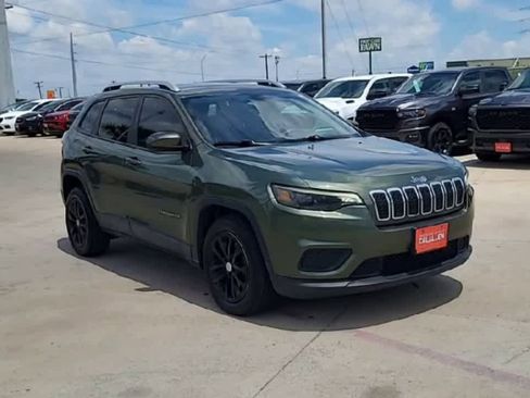 Used 2020 Jeep Cherokee Latitude FWD image 2
