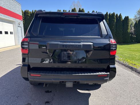 Used 2025 Toyota 4Runner SR5 AWD/4WD image 4