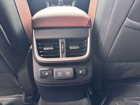 Used 2022 Subaru Outback Touring w/ Popular Package #2 AWD/4WD image 16