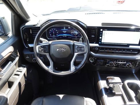 Used 2022 Chevrolet Silverado 1500 LT Trail Boss w/ LT Trail Boss Premium Package AWD/4WD image 47