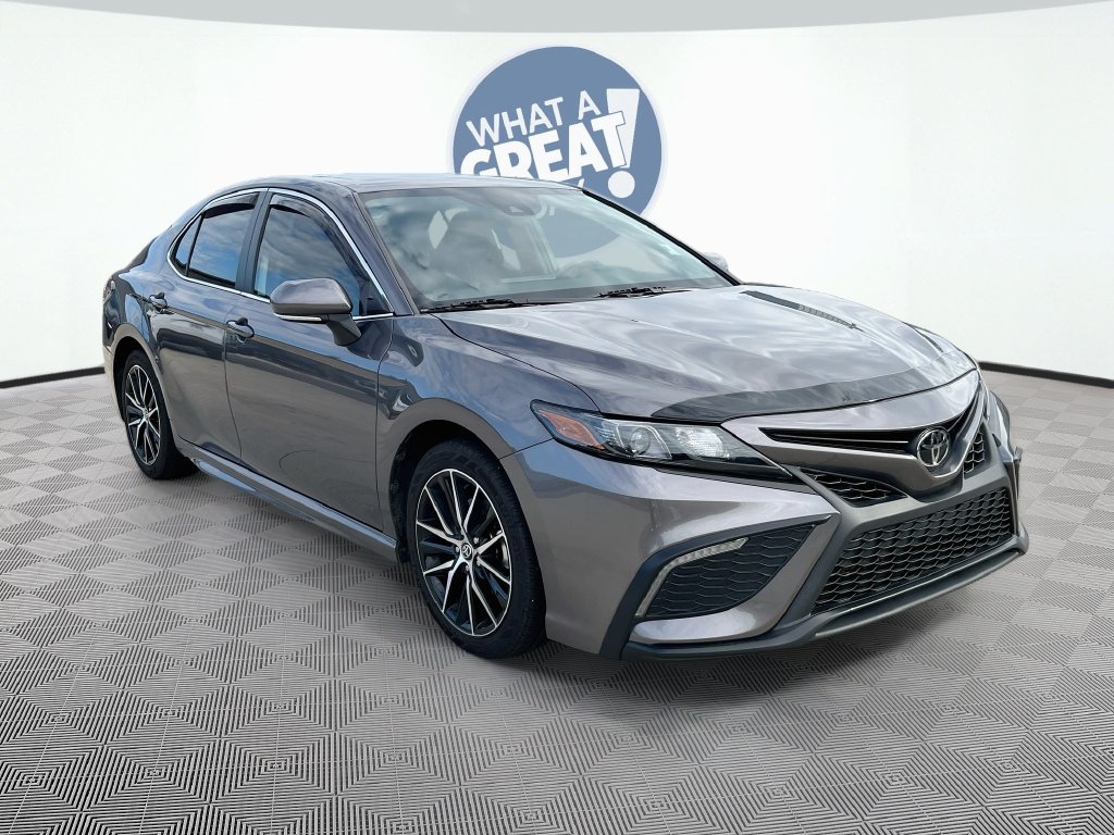 Used 2024 Toyota Camry SE FWD image 3