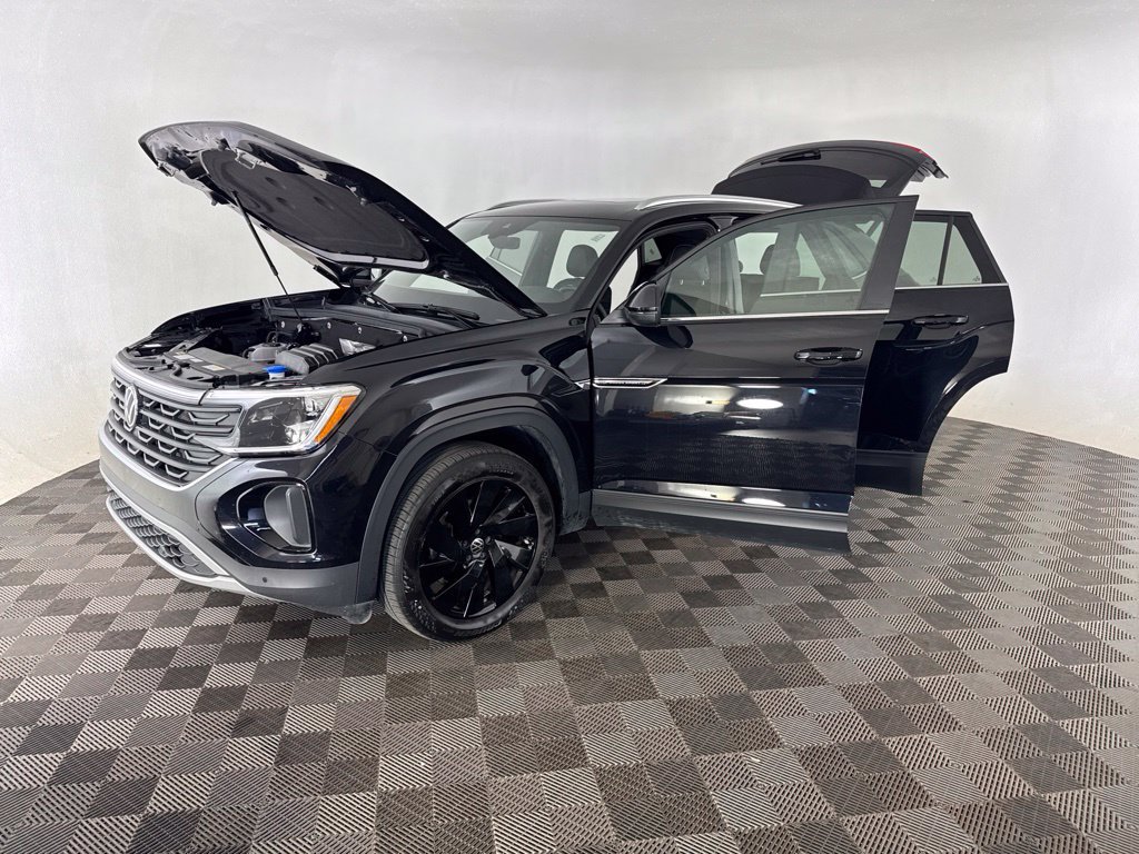 Used 2025 Volkswagen Atlas Cross Sport SE AWD/4WD image 15