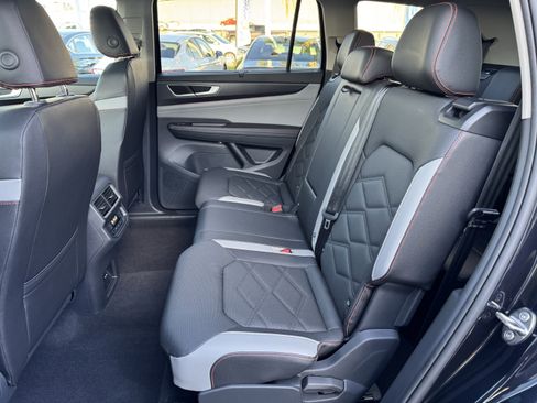 Certified 2025 Volkswagen Atlas Peak Edition SE image 35