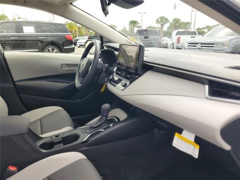 Used 2025 Toyota Corolla LE image 29
