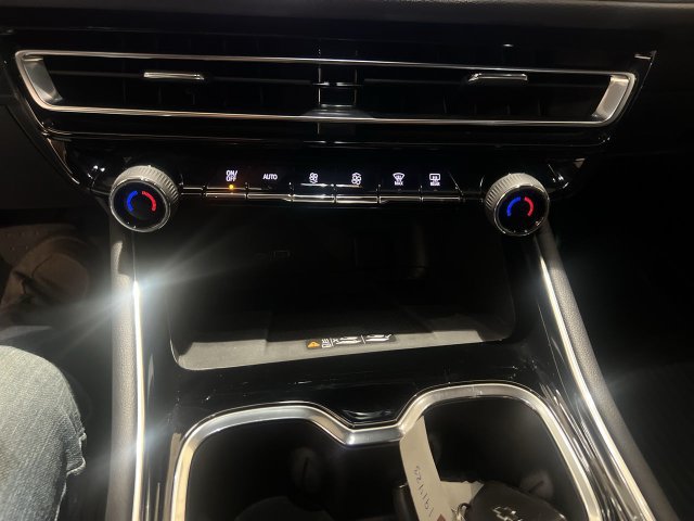 Certified 2025 Chevrolet Traverse RS w/ LPO, Roadside Safety Package FWD image 17