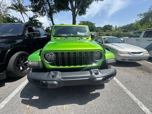Used 2025 Jeep Gladiator Sport AWD/4WD image 3