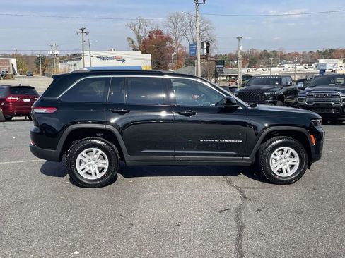 New 2025 Jeep Grand Cherokee Laredo image 9