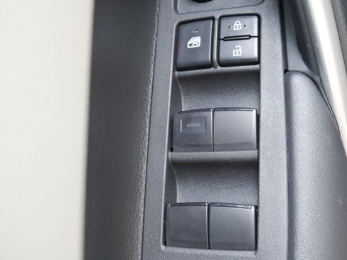 Used 2024 Toyota Corolla Cross LE w/ Moonroof Package AWD/4WD image 32
