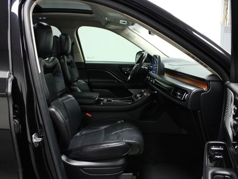 Used 2020 Lincoln Aviator Reserve w/ Equipment Group 202A image 17