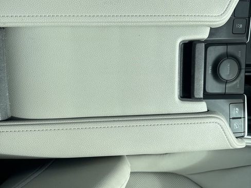 Used 2024 Toyota Grand Highlander XLE image 9