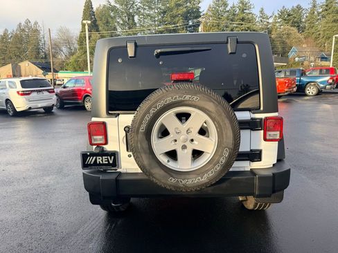 Used 2018 Jeep Wrangler Unlimited Sport w/ Power Convenience Group image 4