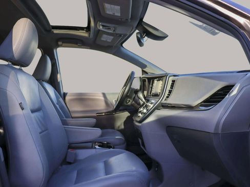 Used 2019 Toyota Sienna XLE image 41