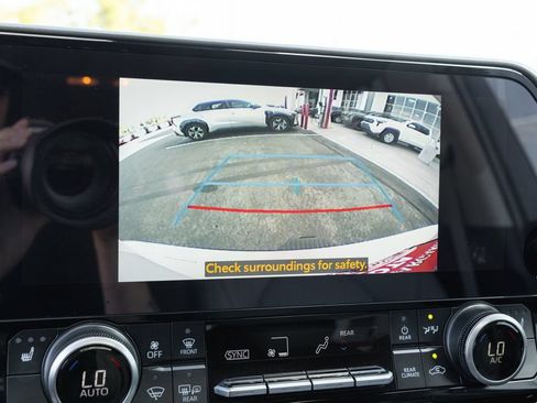 Certified 2025 Toyota Highlander XLE FWD image 19
