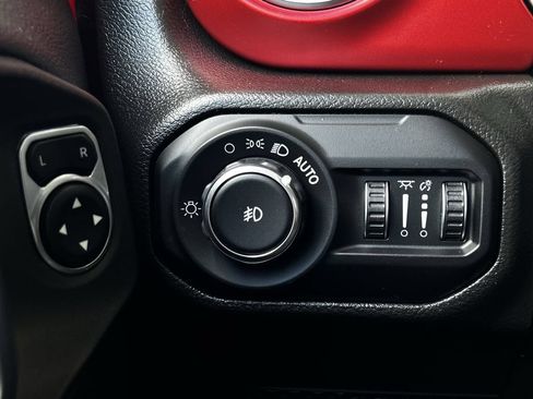 Used 2022 Jeep Wrangler Unlimited Rubicon w/ Steel Bumper Group AWD/4WD image 23