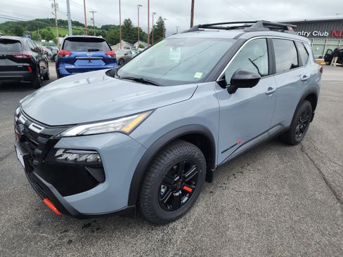 New 2026 Nissan Rogue SV AWD/4WD image 4