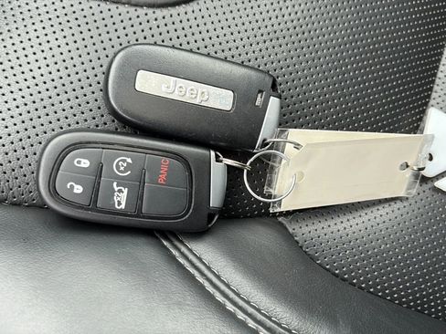 Used 2019 Jeep Cherokee Limited w/ Trailer Tow Group AWD/4WD image 26