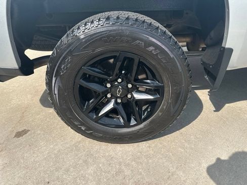 Used 2020 Chevrolet Silverado 1500 Custom Trail Boss w/ Custom Convenience Package AWD/4WD image 14