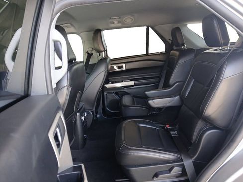 Used 2022 Ford Explorer XLT w/ Equipment Group 202A RWD image 13
