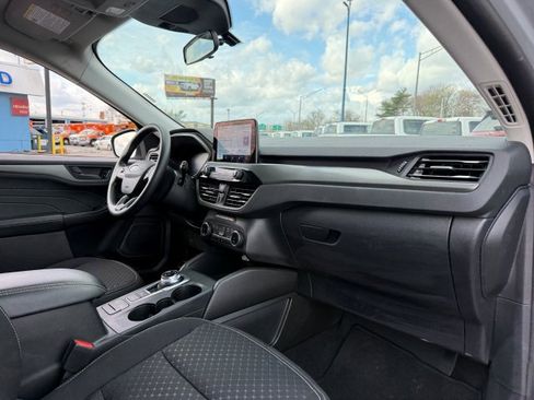 Used 2025 Ford Escape Active AWD/4WD image 21