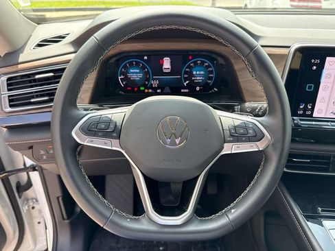 Used 2025 Volkswagen Atlas SE FWD image 20