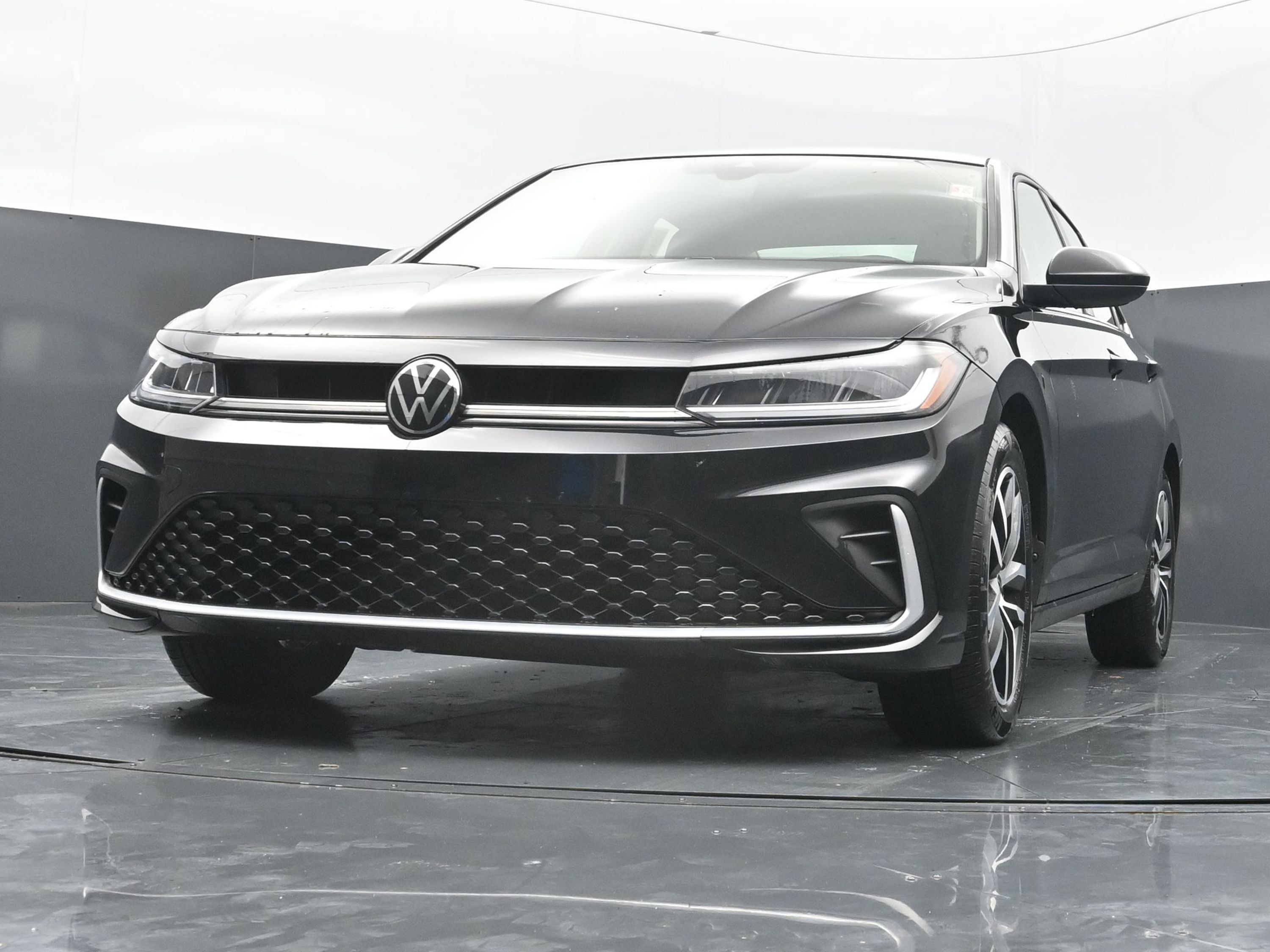 Used 2026 Volkswagen Jetta SE FWD image 34