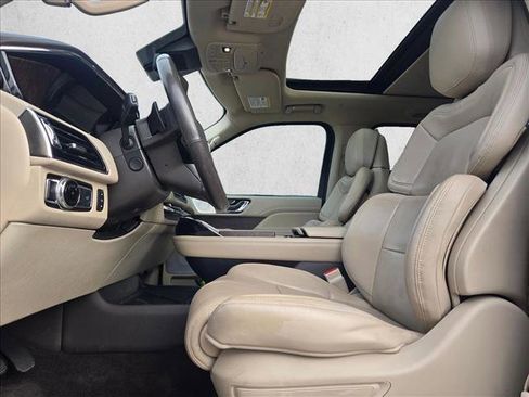 Used 2021 Lincoln Navigator Reserve w/ Luxury Package image 11