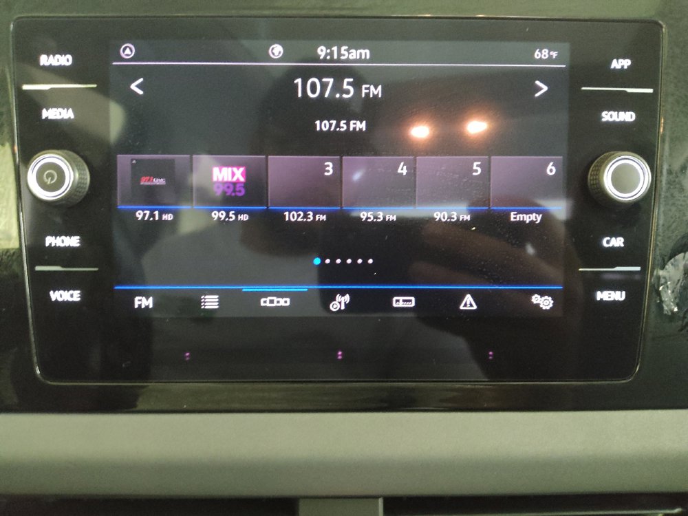Used 2025 Volkswagen Jetta SE FWD image 25