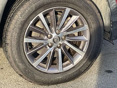 Used 2019 Toyota Highlander XLE image 12