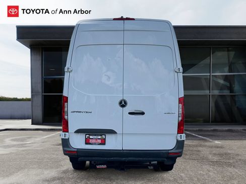 Used 2022 Mercedes-Benz Sprinter 2500 image 9