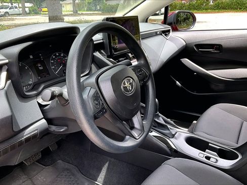 Used 2025 Toyota Corolla LE FWD image 14