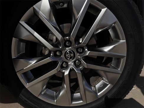 Used 2019 Toyota RAV4 Limited w/ Advanced Technology Package image 10