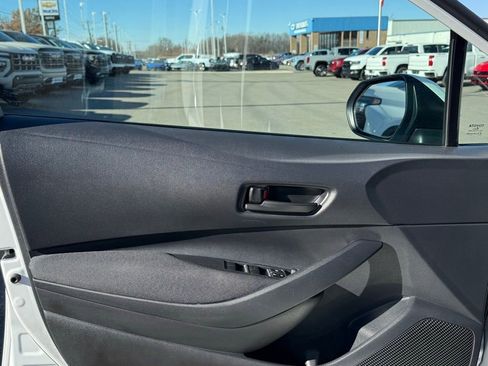 Used 2025 Toyota Corolla LE image 23