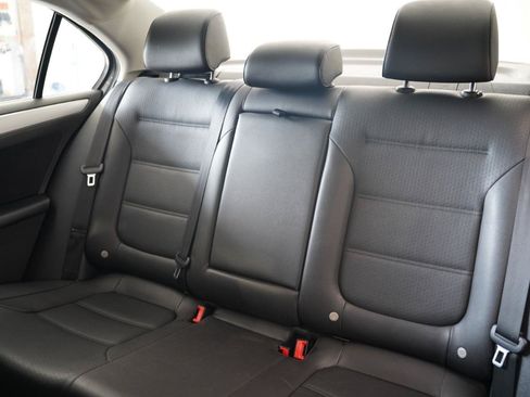 Used 2013 Volkswagen Jetta SE FWD image 33