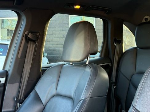 Used 2015 Porsche Cayenne S image 27