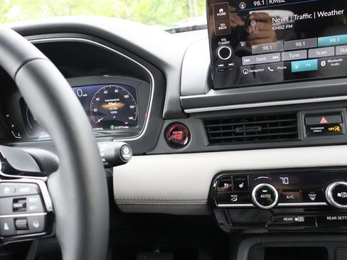 Certified 2025 Honda Pilot Elite image 28