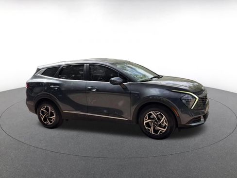 Used 2025 Kia Sportage LX FWD image 2