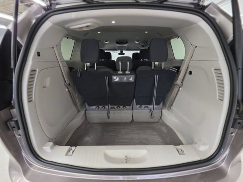 Used 2017 Chrysler Pacifica Touring Plus w/ Tire & Wheel Group FWD image 22