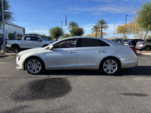 Used 2019 Cadillac XTS Luxury image 2