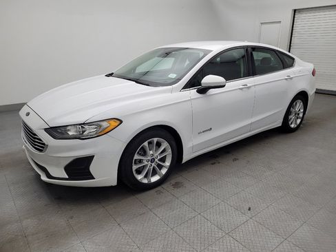 Used 2019 Ford Fusion SE image 2