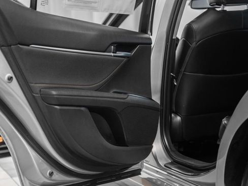 Used 2018 Toyota Camry XLE image 35