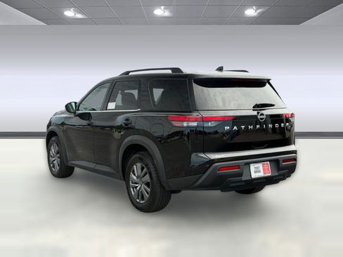 Used 2025 Nissan Pathfinder SV FWD image 3