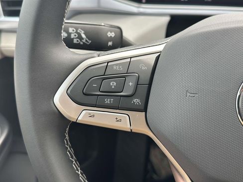 New 2026 Volkswagen Taos SE FWD image 16