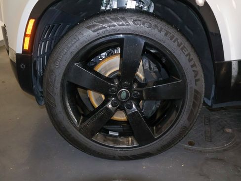 Used 2024 Land Rover Defender 130 X-Dynamic SE AWD/4WD image 41