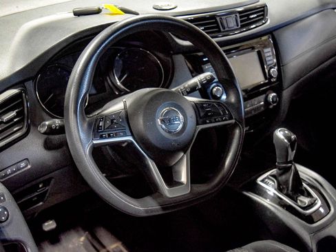 Used 2018 Nissan Rogue S image 9