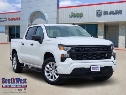 Used 2025 Chevrolet Silverado 1500 Custom image 1